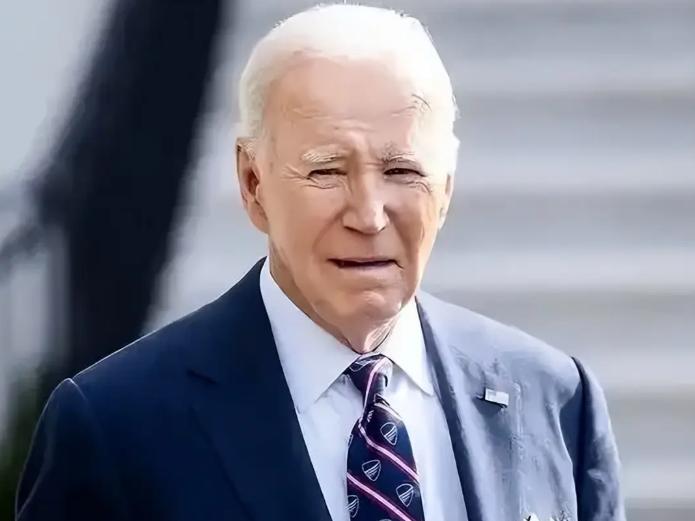 拜登预言成真？国债狂飙40万亿，特朗普真把美国败成老二了！
2025年1月拜登离