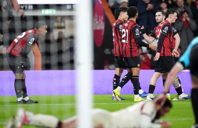 在今天凌晨进行的英超第23轮比赛中，利物浦上半场仅33分钟便先丢两球落后于伯恩茅