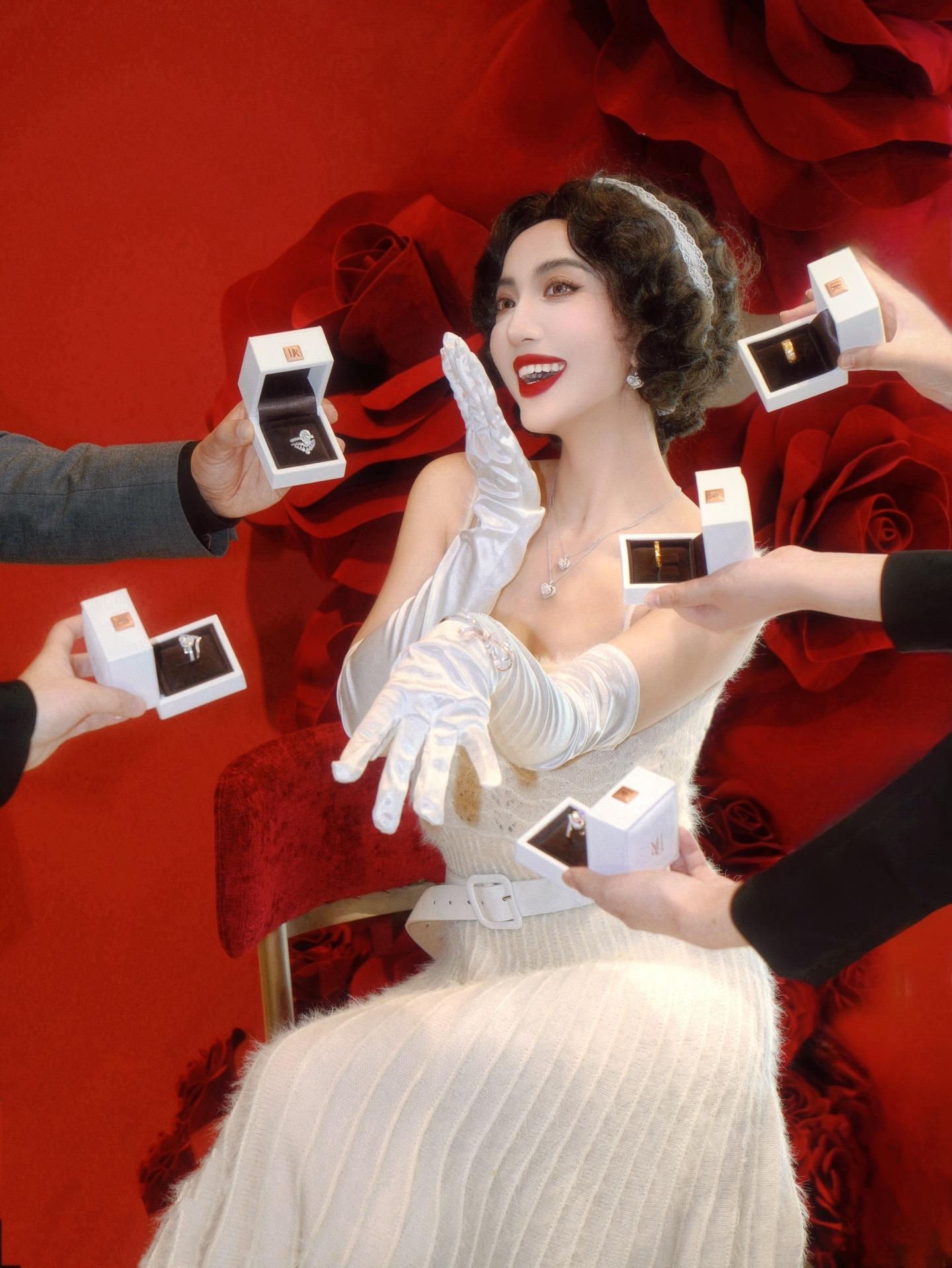 来人啊！把店里的钻戒都给我包起来！！！嘿嘿～我也是DR女孩啦💍