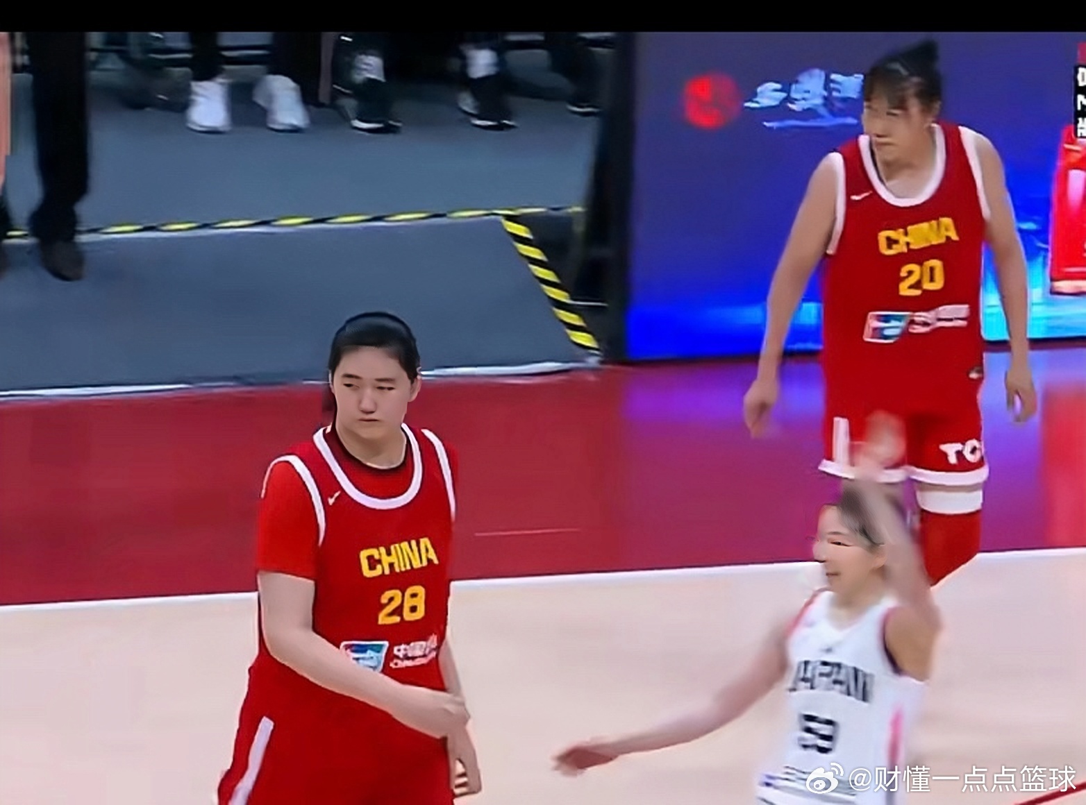 明晚，中国女篮将在长沙迎战巴西女篮，这是世界杯资格赛前的关键热身。两队世界排名分