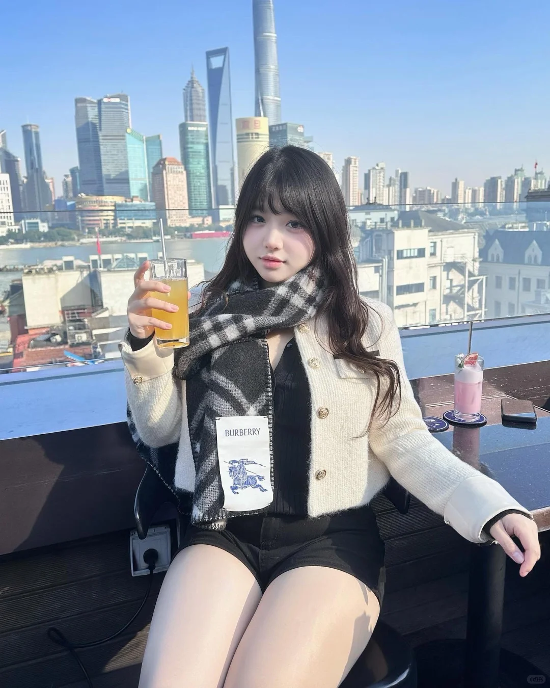 外滩边喝杯橙汁儿