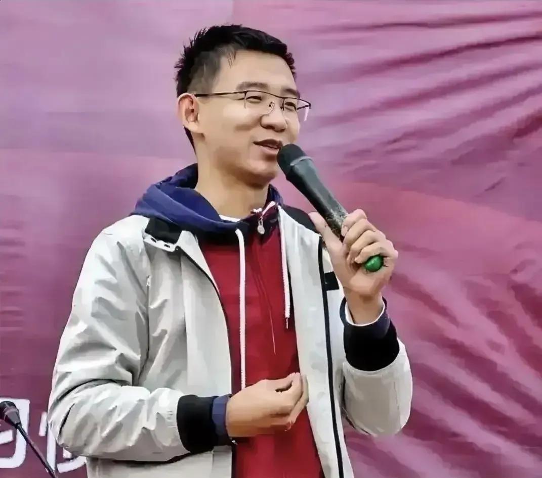 文科状元刘嘉森以673分考入北大时，对着镜头抛出一句扎心话：“你连游戏的瘾，你都