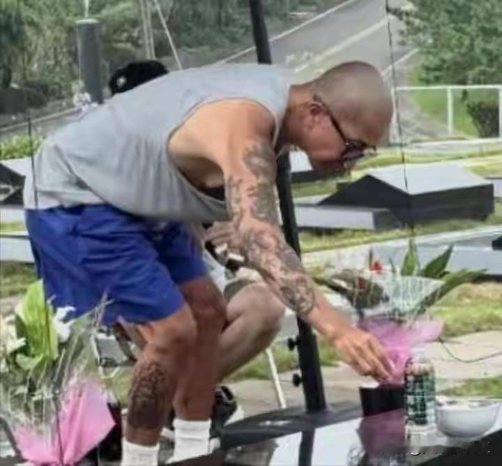 这剧情真是比电视剧还精彩！具俊晔在大S去世一年多暴瘦，还常去墓地陪亡妻，看着是挺