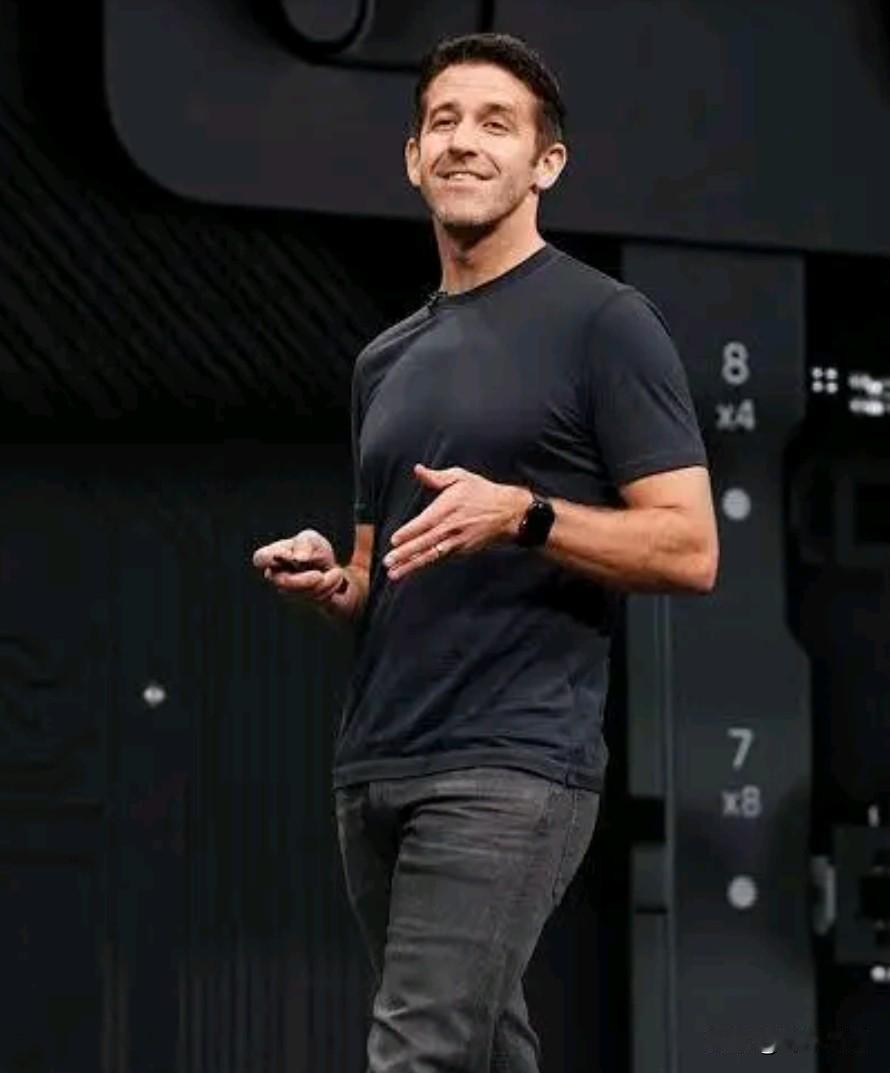 苹果公司首席执行官蒂姆·库克将卸任。

苹果周一宣布，任命公司长期负责硬件业务的