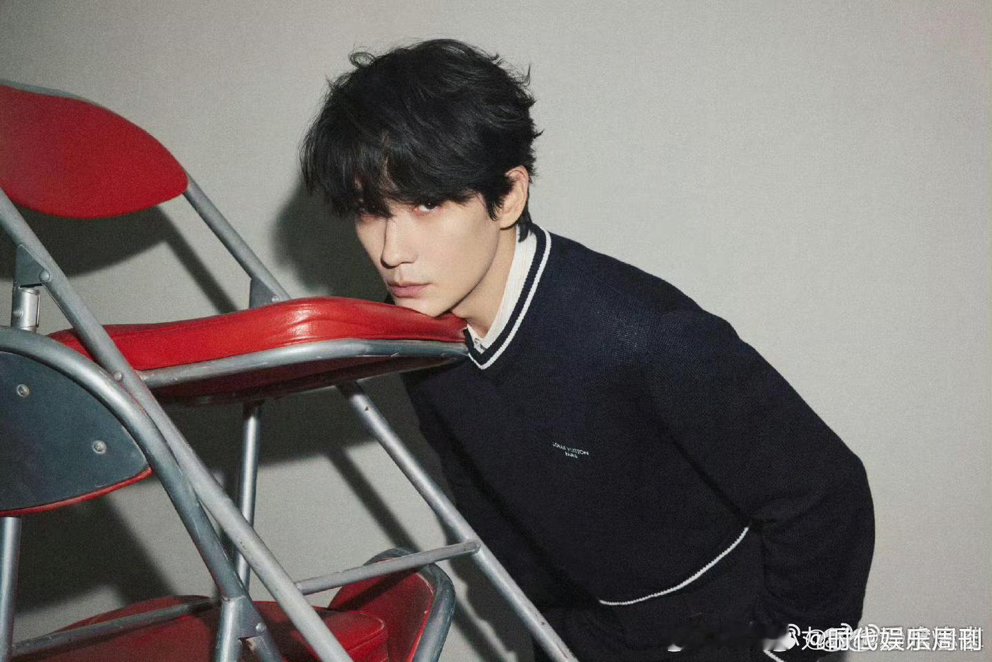 朱一龙透露今年工作计划朱一龙直播紧张到腿抖从直播里的紧张局促，到片场的专注投入，