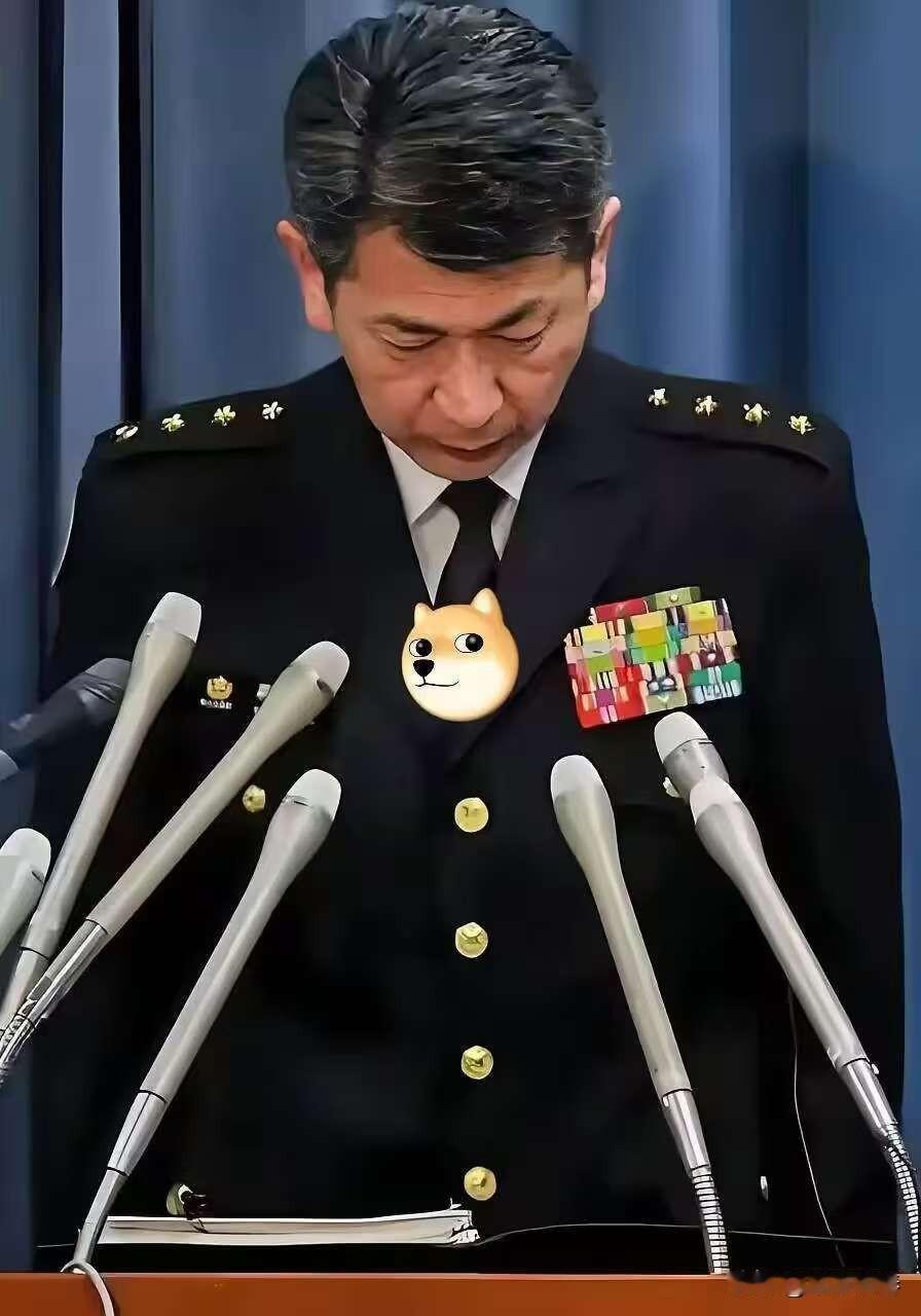 日本自卫队最高长官认错啦！
 
日本自卫队最高长官、陆上幕僚长荒井正芳正式低头认