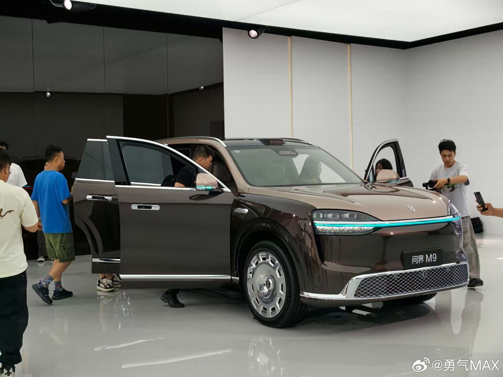 50万买蔚来还是买宝马为什么非得买这俩，50万买一辆问界M9不好吗？ 问界M9，