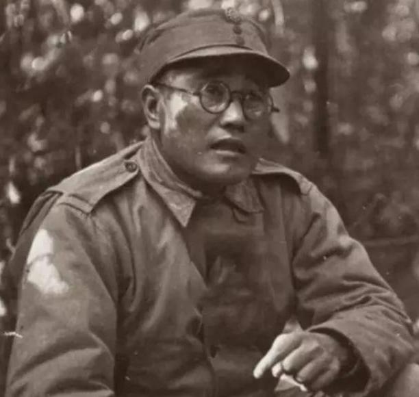 廖耀湘被称为是个十全十美的君子，不抽烟、不喝酒、不打牌、不贪财、不赌、不近女色，