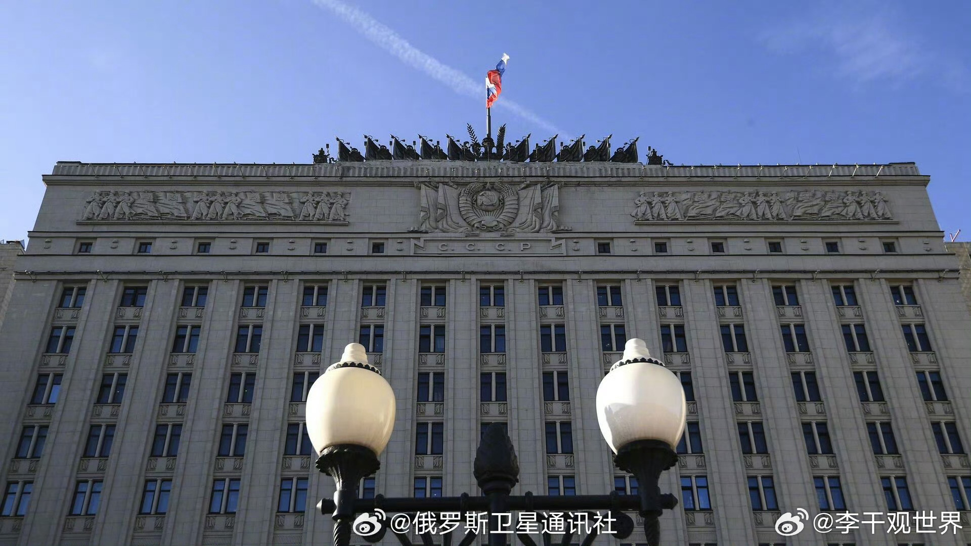 【俄国防部：俄军夜袭击中敖德萨燃料库及黑海乌军干货船 】俄罗斯国防部通报称，昨夜