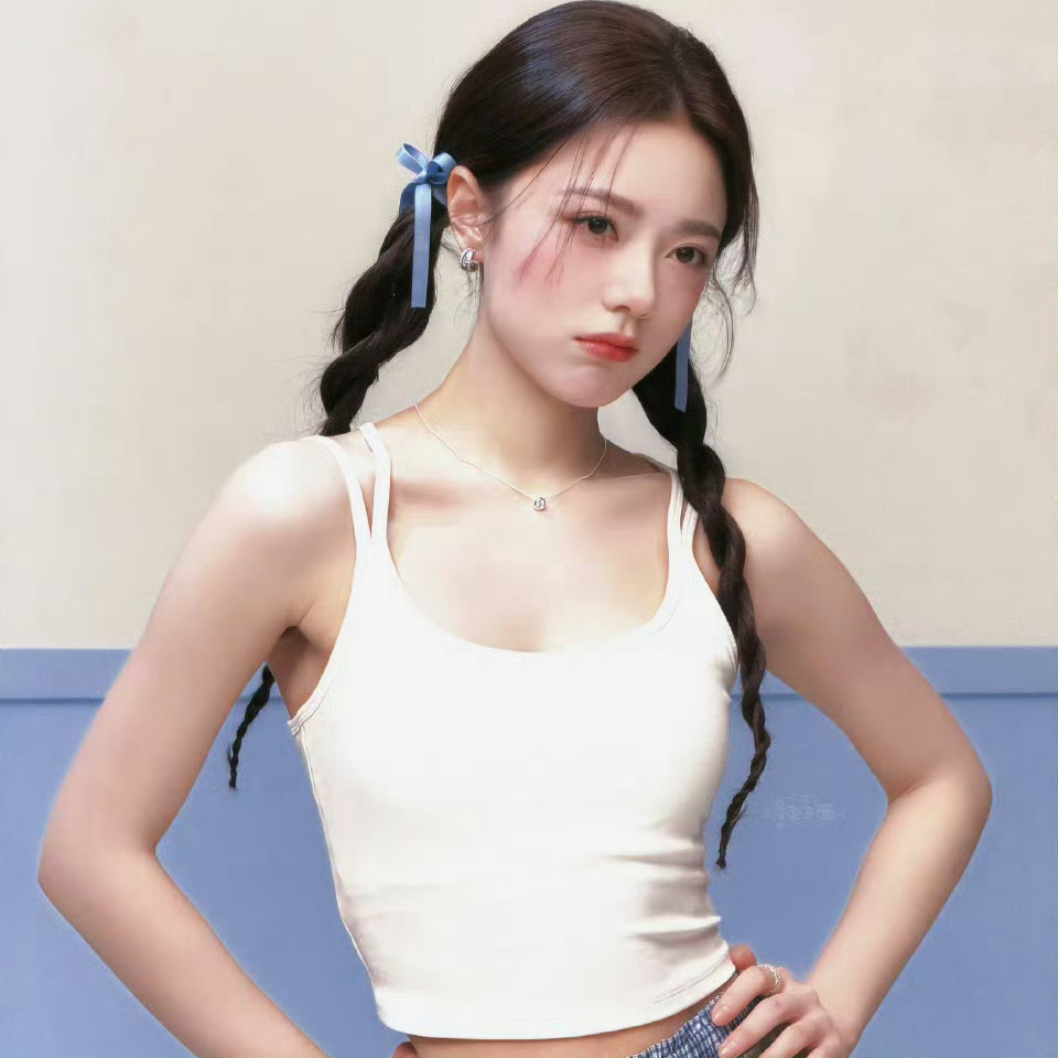 赵今麦女团门面级别的美貌她只要不穿MiuMiu那些稠衣服就还可以 