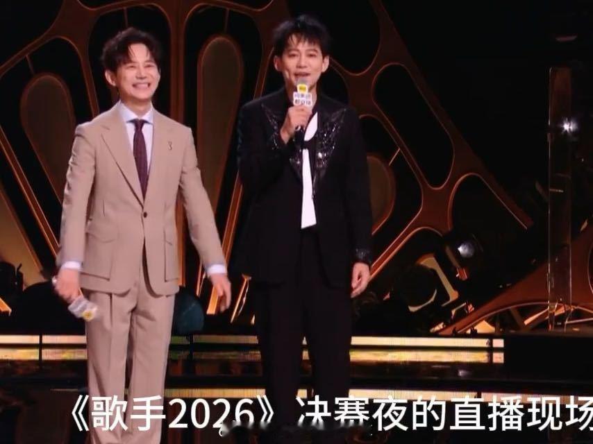 苏醒端水歌手和天赐的声音 苏醒一天之内就把两个节目都夸成顶级了，但仔细想想他也没