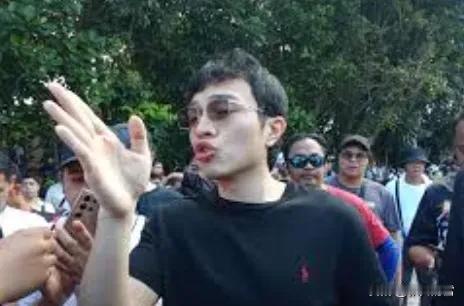 甲美地众议员基戈•巴沙牙11月17日在奎松市人民力量纪念碑举行的联合人民倡议（U