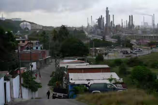 美国已正式开始出售委内瑞拉石油！
真的是赤裸裸的强盗啊，
在马杜罗人还在美国的情