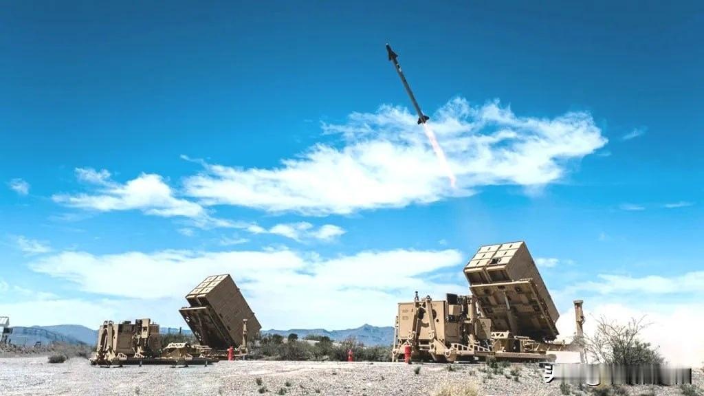 丹麦这波30亿的“豪购”，其实是把“防空升级”玩成了“全球顶配采购”——一边拿美