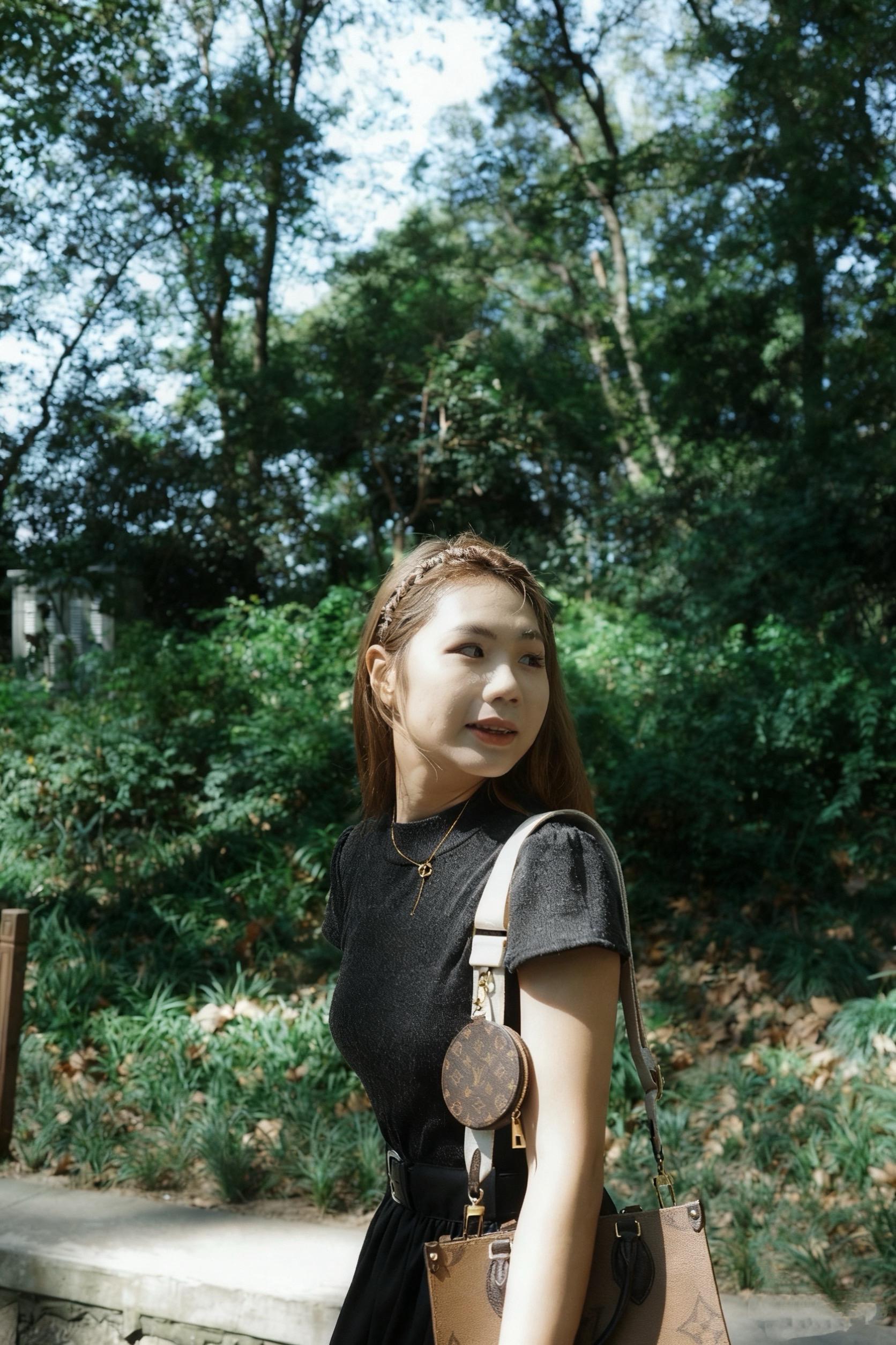 熟悉的秋天的味道。如果让我去另外一个城市生活，我会去一个有秋天的地方