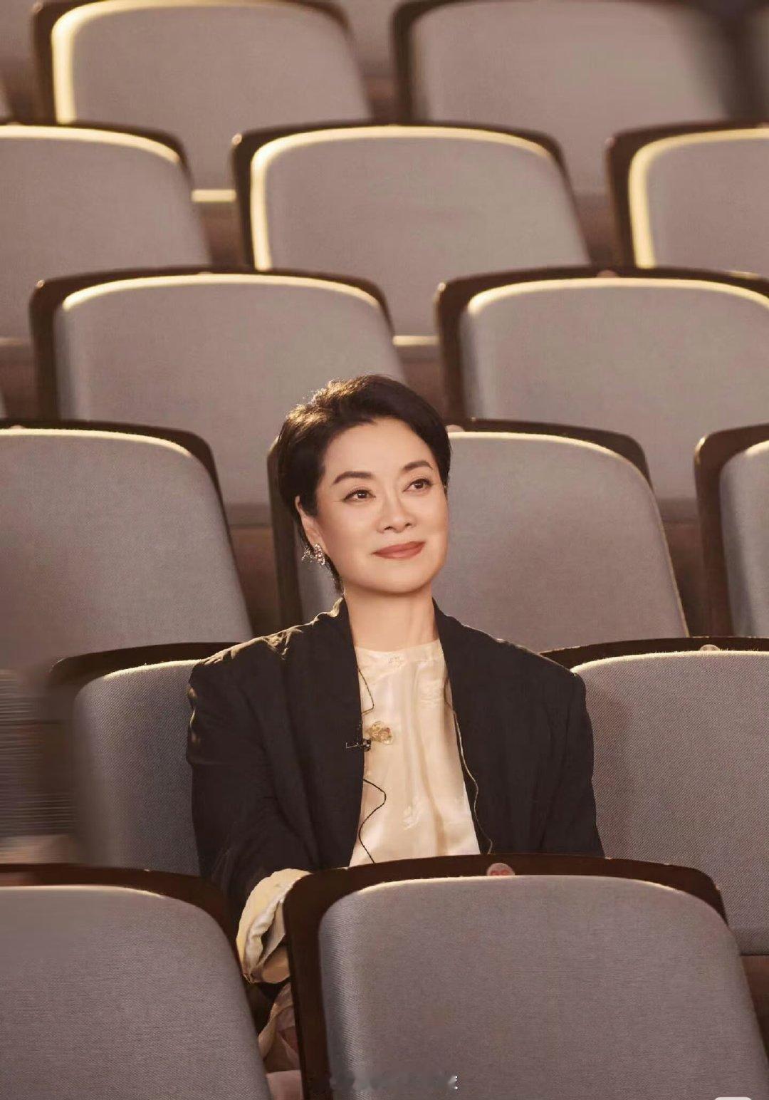 毛阿敏最大的问题毛阿敏被是非精打得毫无还手之力毛阿敏最大短板便是不懂人心博弈。把