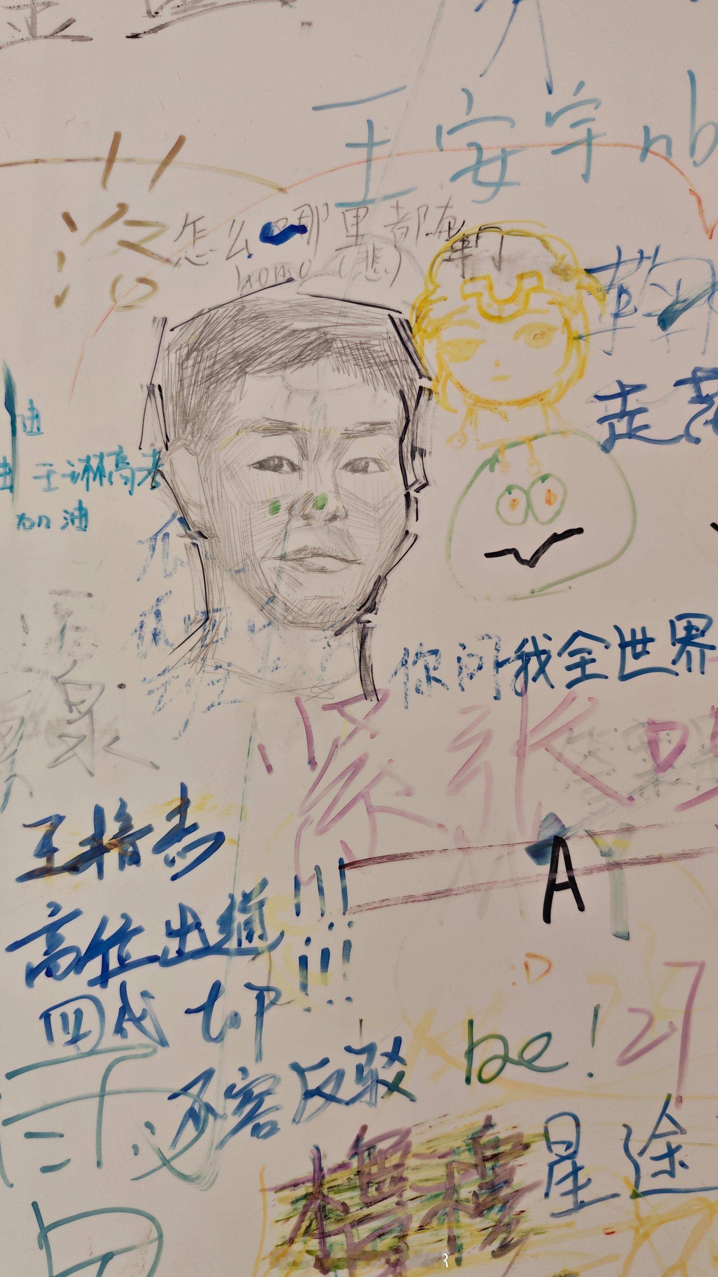 今天在签绘墙看到一位非常熟悉的兄贵（不是）上海·东方商厦(杨浦店)