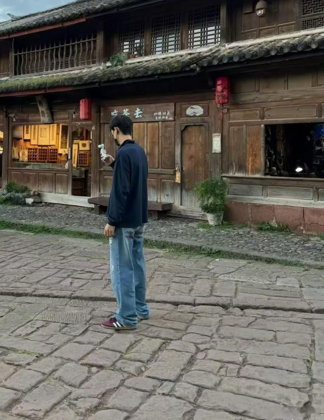 去有风的地方李现回沙溪古镇了 有路人偶遇李现回沙溪古镇啦，好想念谢之遥