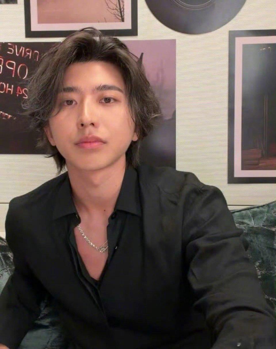 蔡徐坤直播 这状态怎么样～