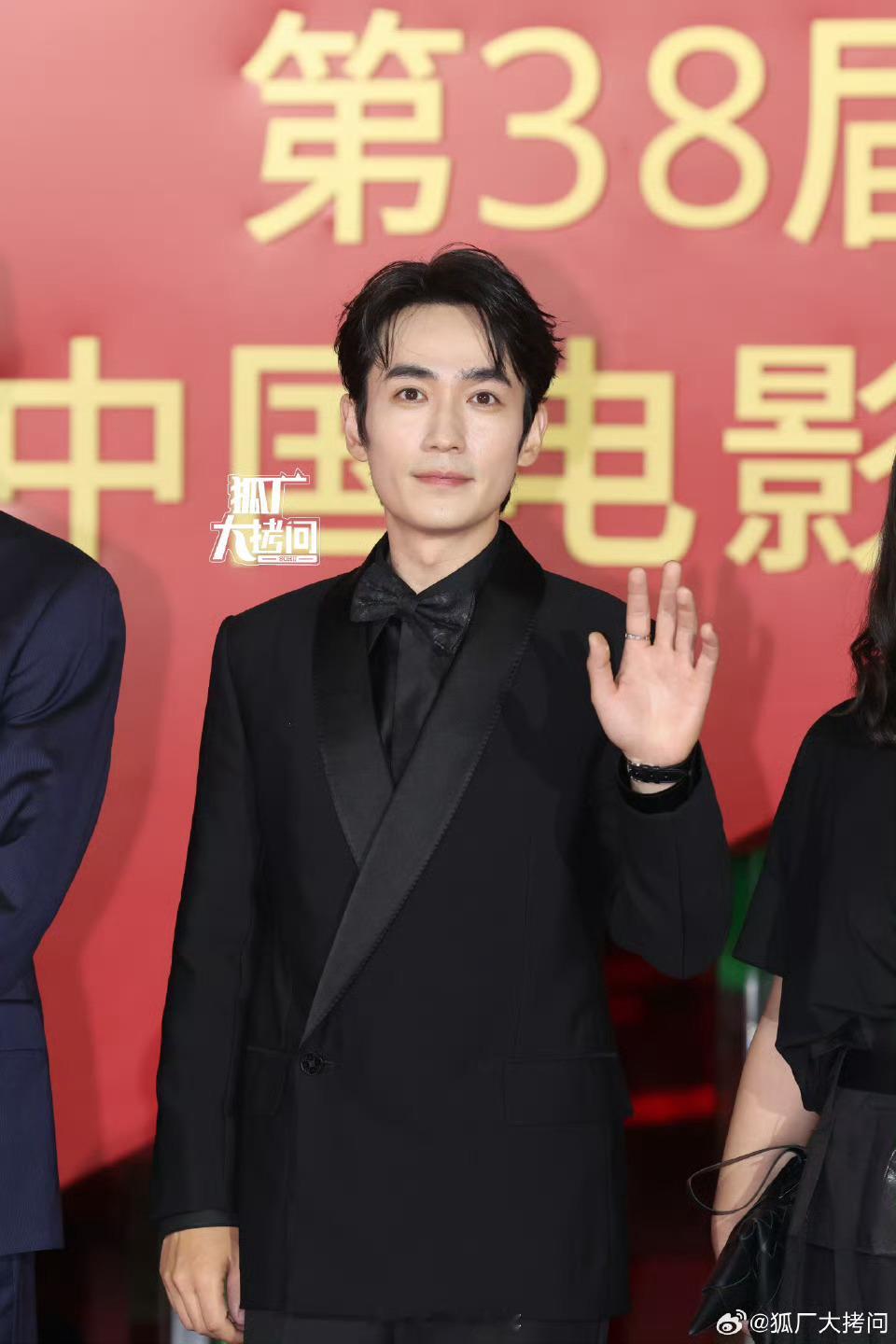 朱一龙、易烊千玺、刘昊然 金鸡红毯生图，马上就要知道影帝是谁啦 