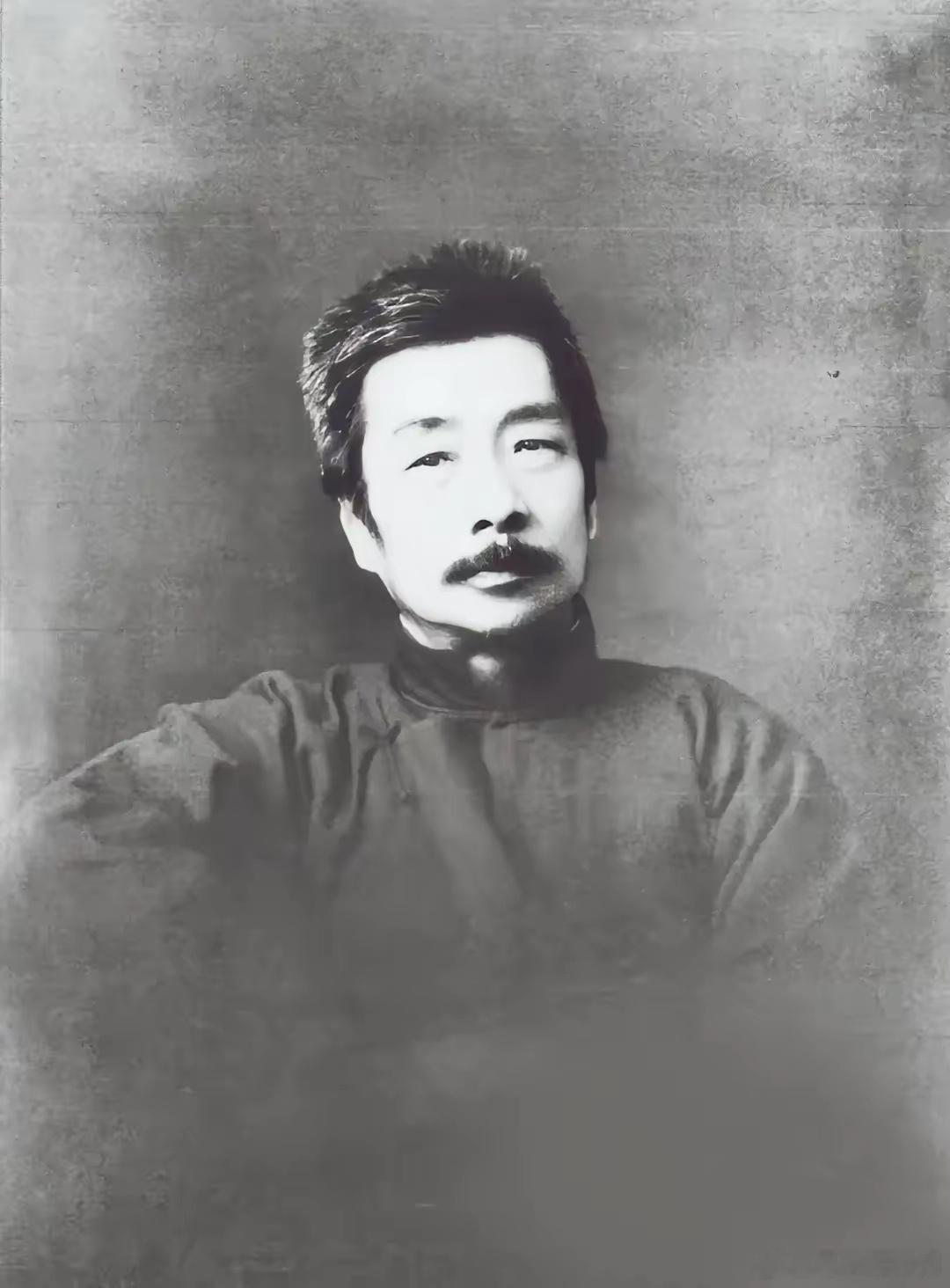 鲁迅先生给许广平写信说，对于战斗，不会挺身而出，也不劝别人牺牲，觉得欧洲的“壕堑