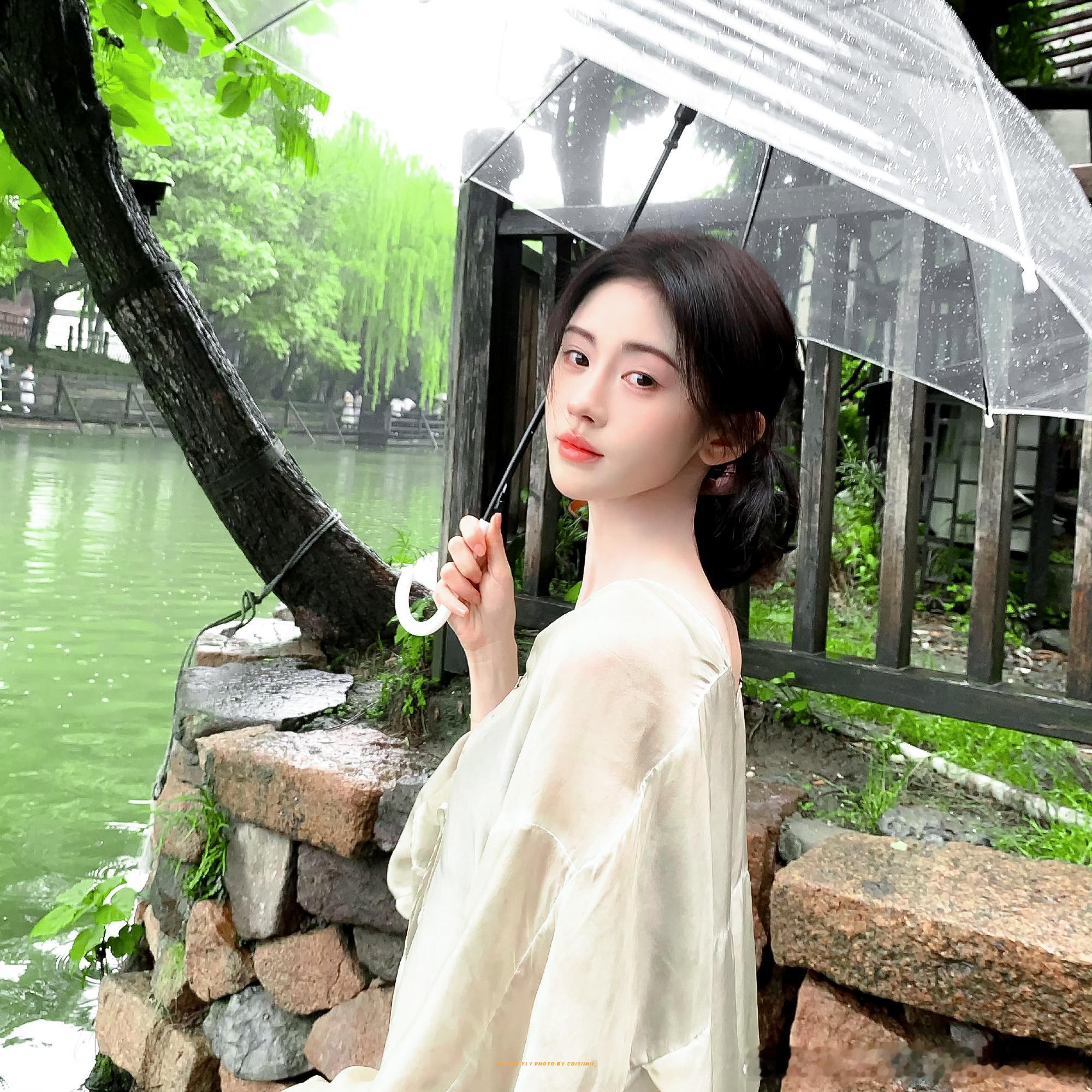 🍊鞠婧祎苏绿夏 🍊鞠婧祎这是第一次 爱一个爱的如此慷慨又自私.​ ​​​