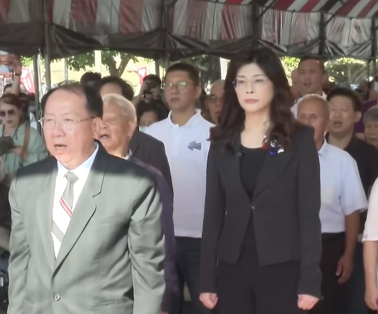 一直在琢磨，新上任中国国民党主席郑丽文咋话题不断？感觉她是“光杆司令”一个人在冲