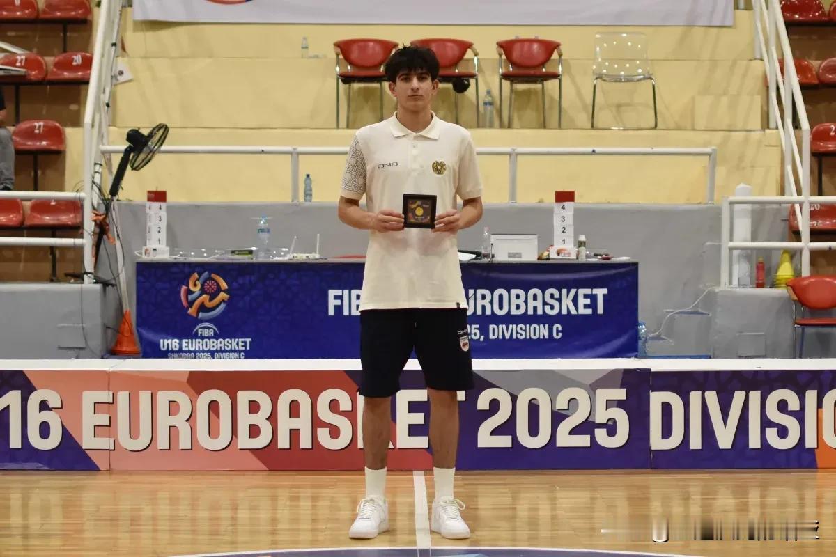 亚美尼亚后卫Edgar Agabekyan是U16欧青赛C组得分王，场均得到24