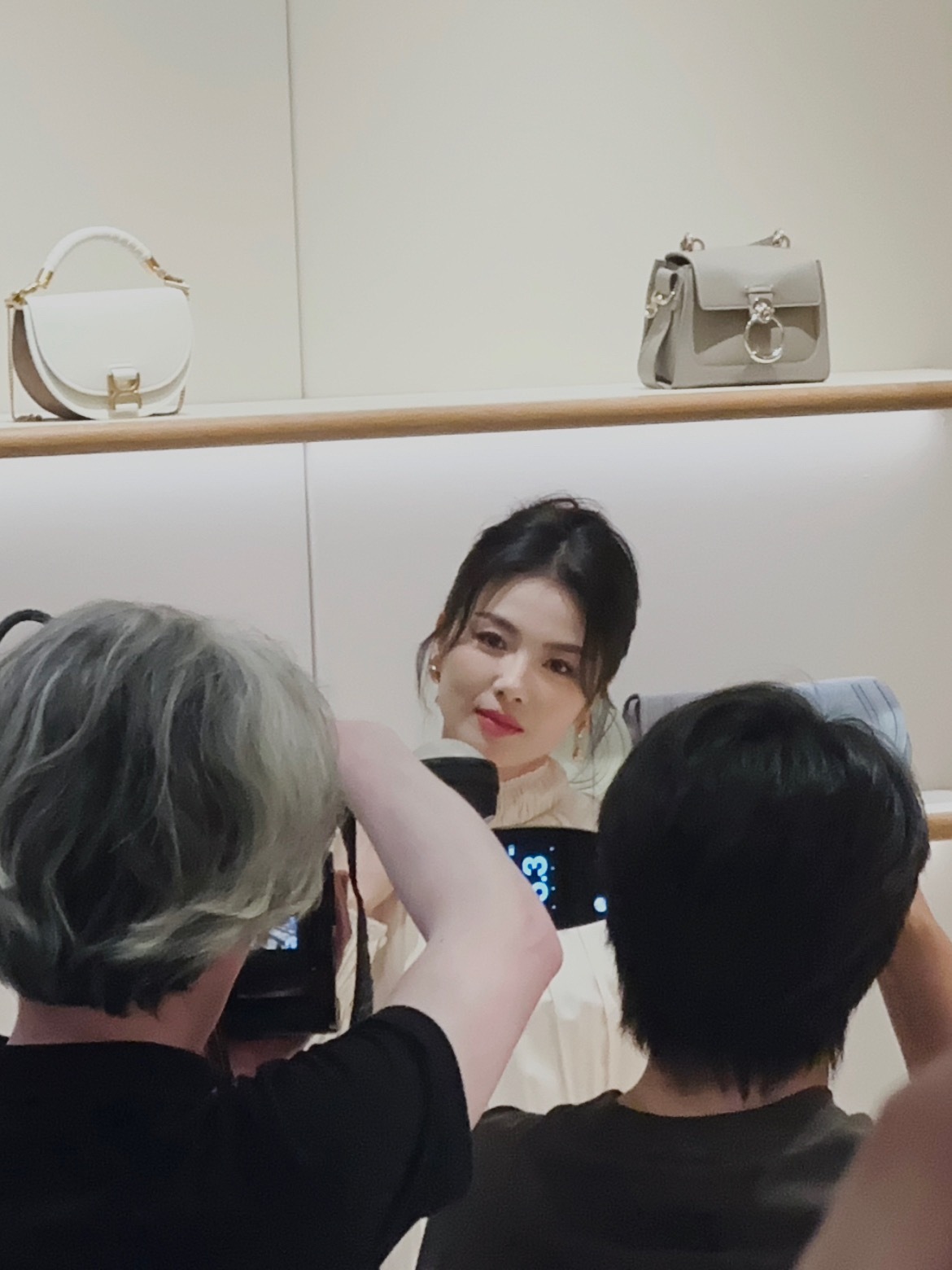 美女你好
