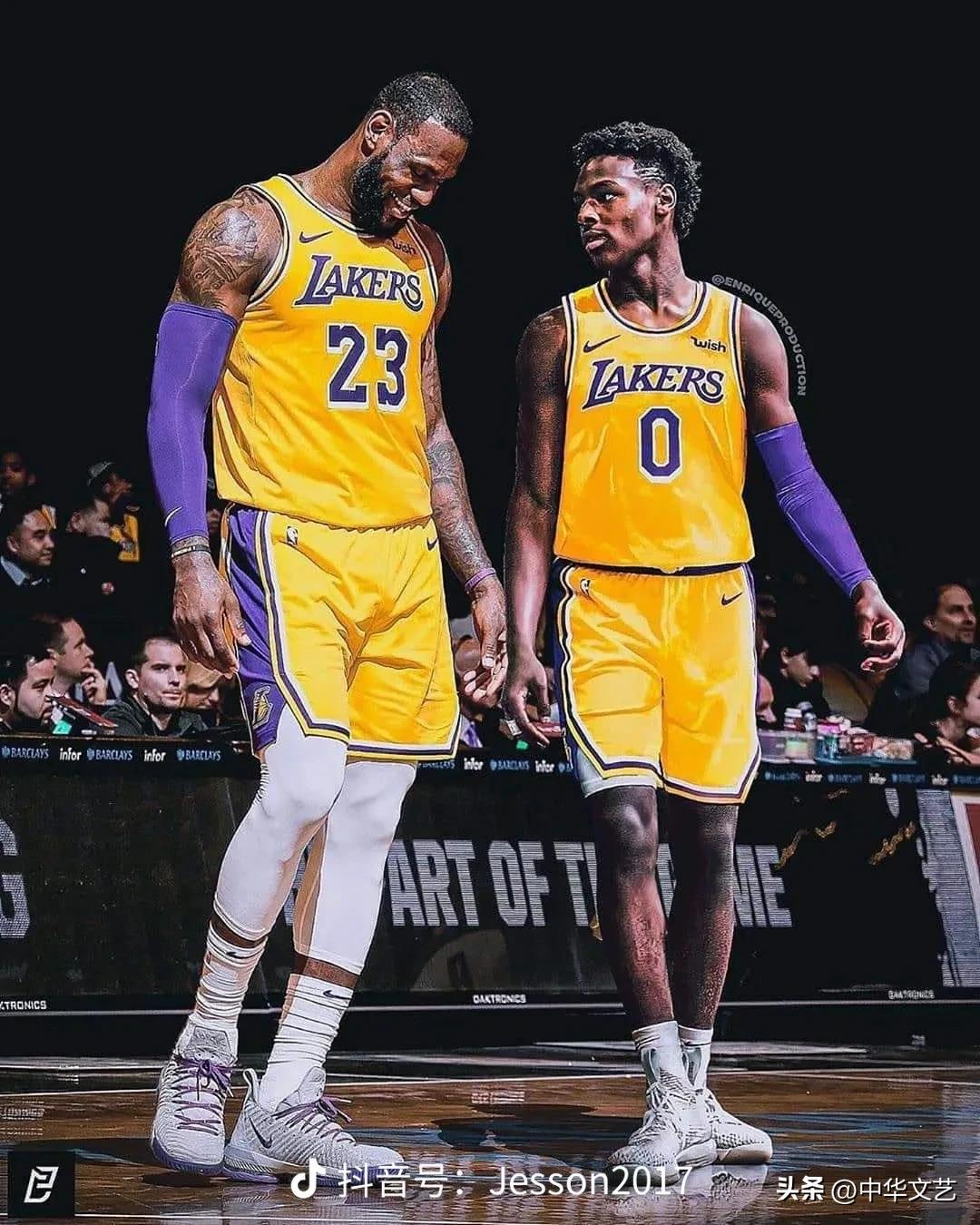 突然明白勒布朗詹姆斯42岁詹姆斯不退役的真实原因：
1，“打仗亲兄弟，上阵父子兵