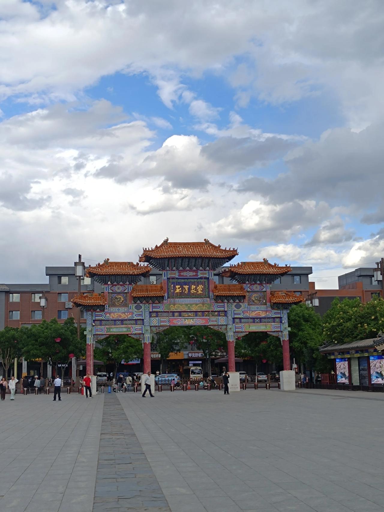 去内蒙古呼和浩特转了转，真的好美啊，天真的很蓝，真是个好地方啊！内蒙古旅游最值得
