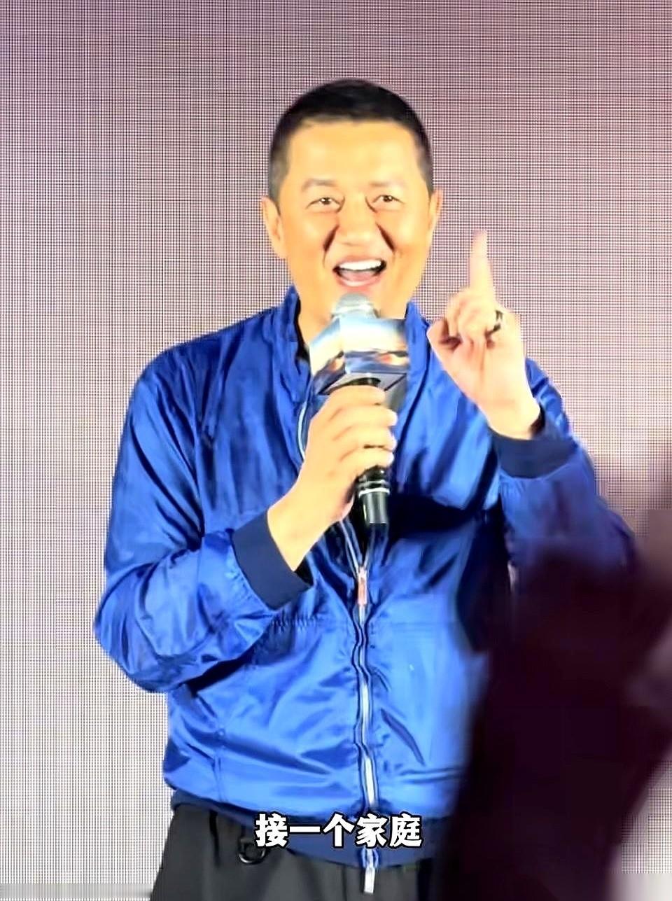 娱乐圈做公益的那么多，谁家不是光鲜亮丽？
偏偏李亚鹏搞的嫣然，抠搜到连辆接人的破