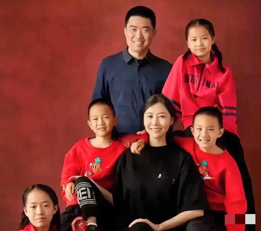李想果然跟其他富豪大佬不同，
老婆都要生第六胎了，
这真是用事实打脸那些出轨、养