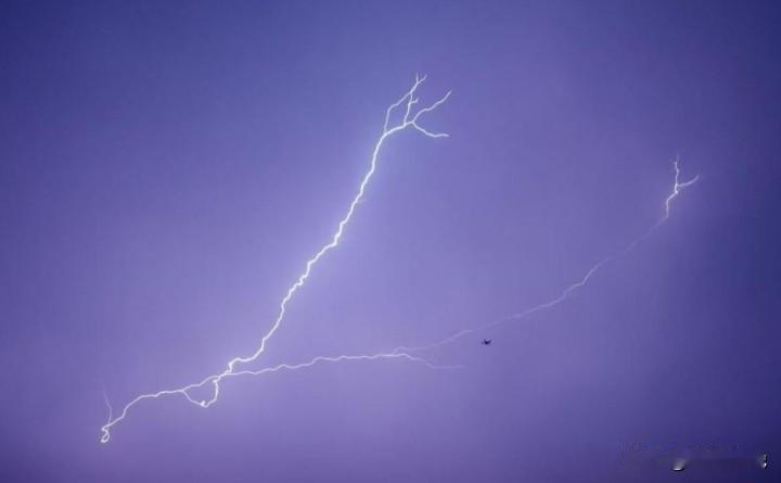 孟加拉国强雷天气致14死   雷雨季节这些防雷要点要记牢

孟加拉近期遭季节性雷