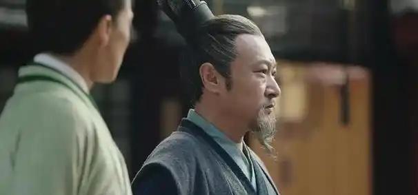 公元310年十一月，晋朝的太傅司马越，不顾洛阳的安危，率领城中四万将士奔许昌方向
