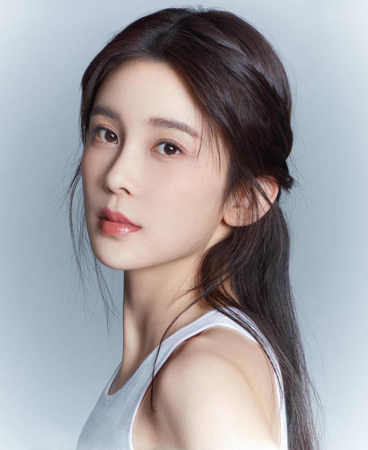 赵樱子曝孟子义上综艺和她有关系。“我和她合了张影 发到朋友圈”，“有人联系她上了