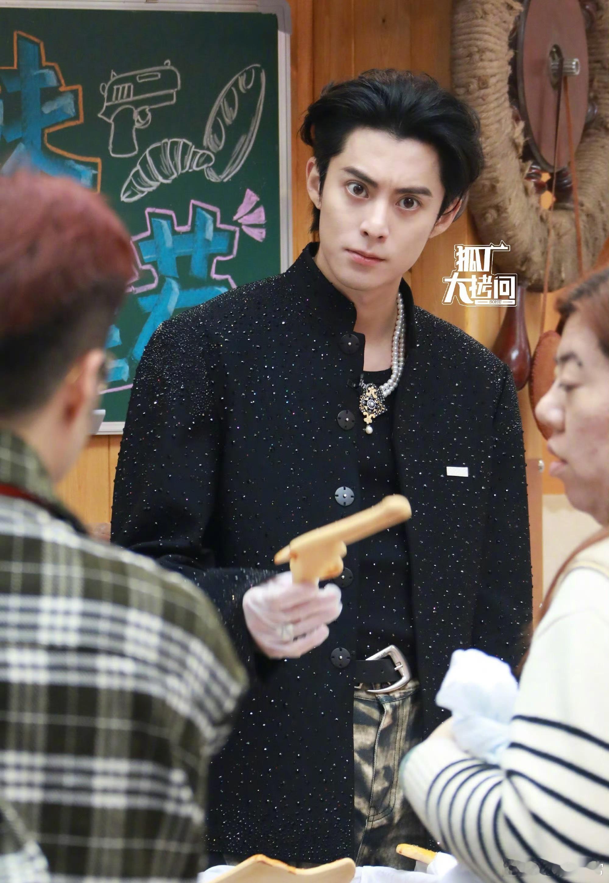 王鹤棣、孟子义、章若楠、邓恩熙好六夜红毯生图好六夜红毯 ​​​