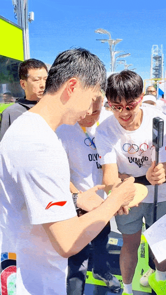 马龙被撤回一个下班 奥林匹克日的龙队，以为下班了其实没有，准备走了结果又来工作了