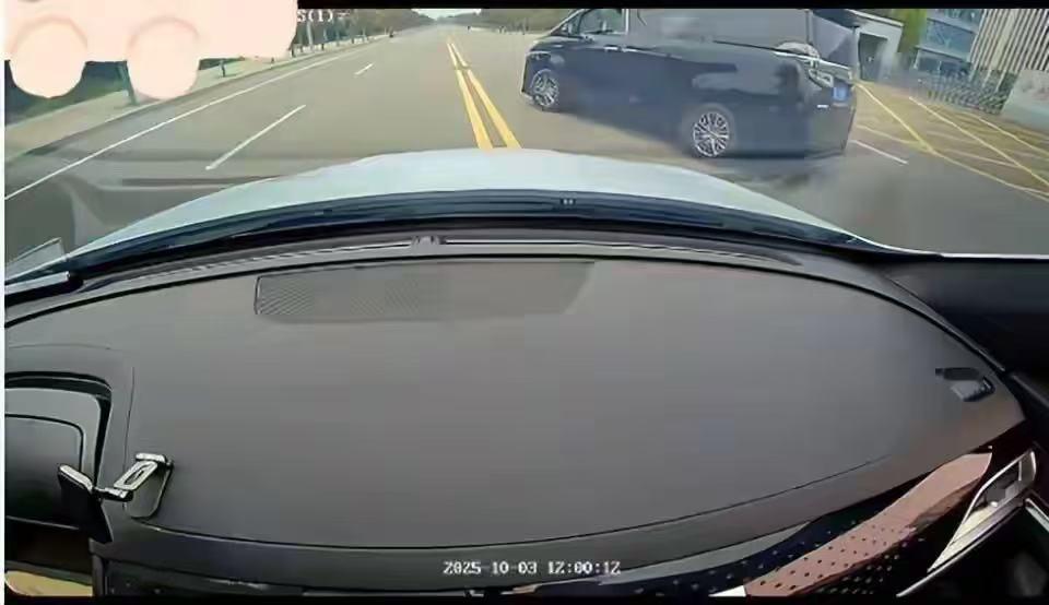 网约车女司机遭丰田多次恶意别车，男子自称公安局的;临汾交警支队：已介入调查

网