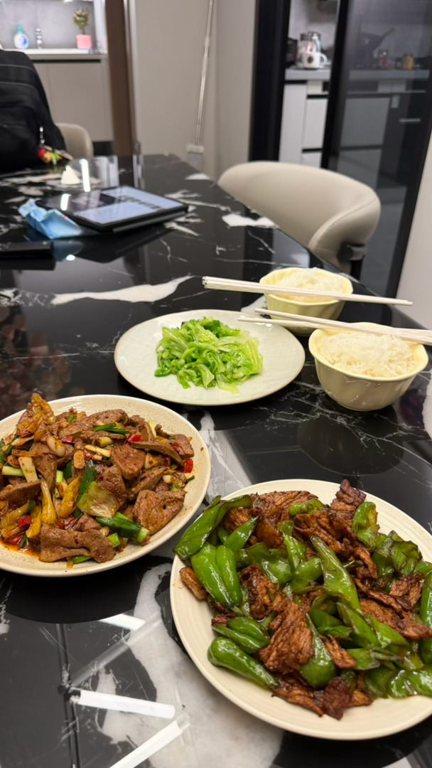 新学会的辣椒炒肉特别特别特别好吃！