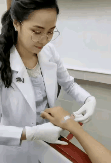 医生看到了啥？笑得这么甜！

你问我答 不懂就问