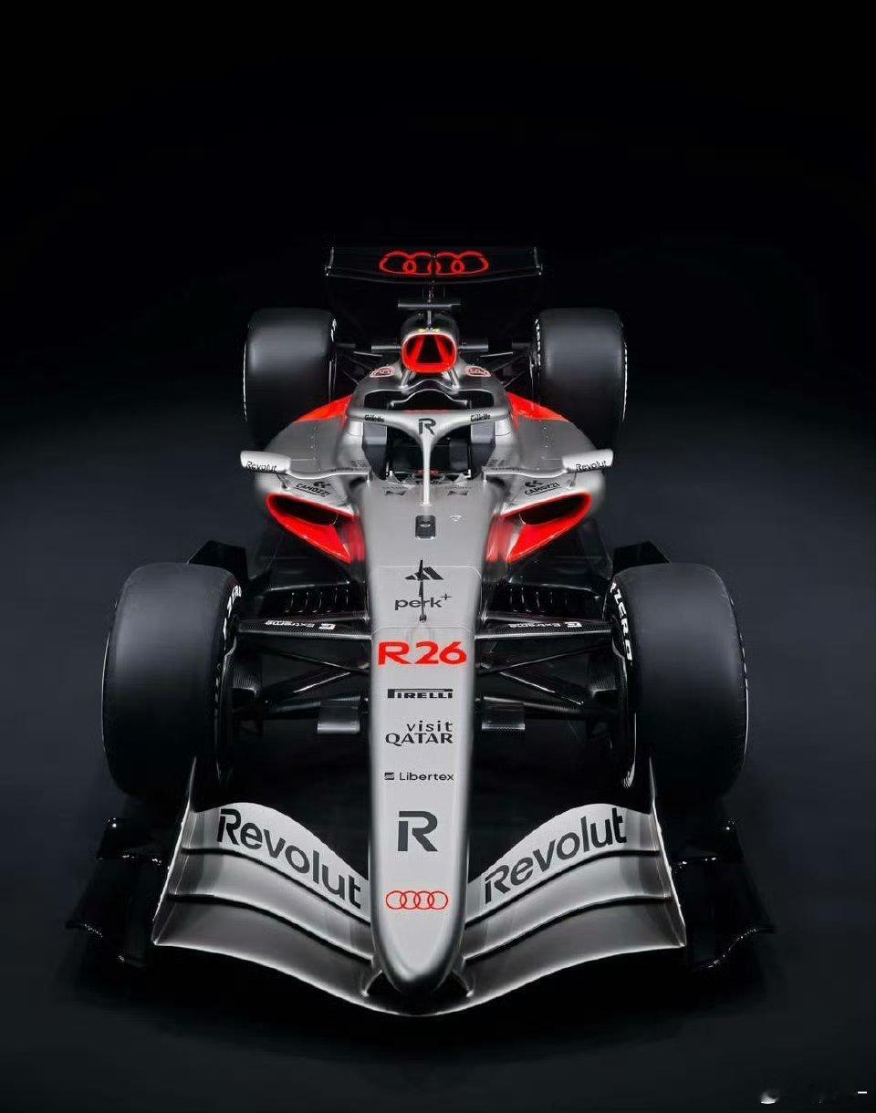 奥迪正式发布R26赛车涂装征战今年的F1赛场经典的红灰双拼配色，你们觉得好看吗？