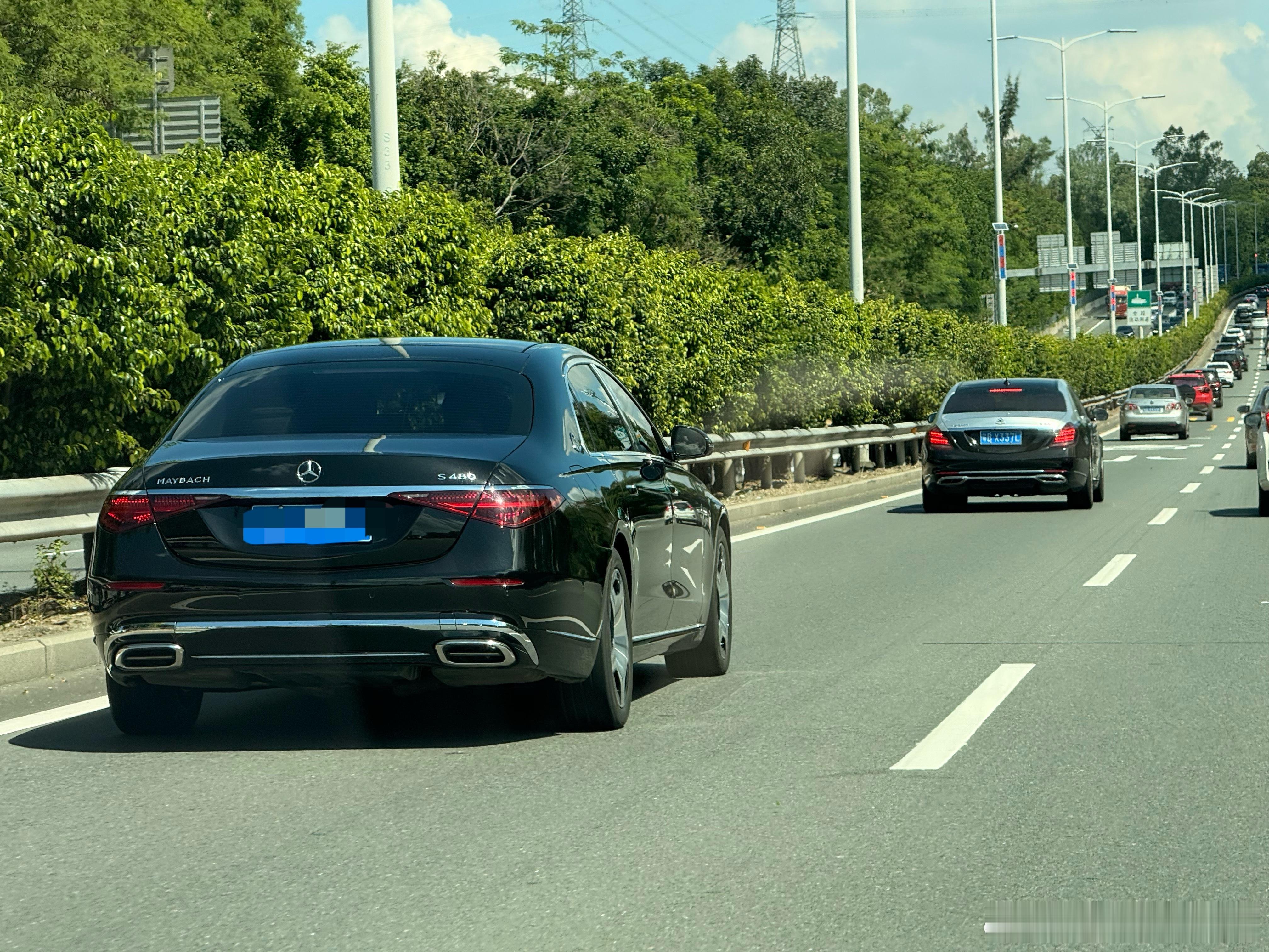 虽然现在电车备受关注但是身边很多家庭「一油一电」还是蛮多的而且现在合资品牌的燃油