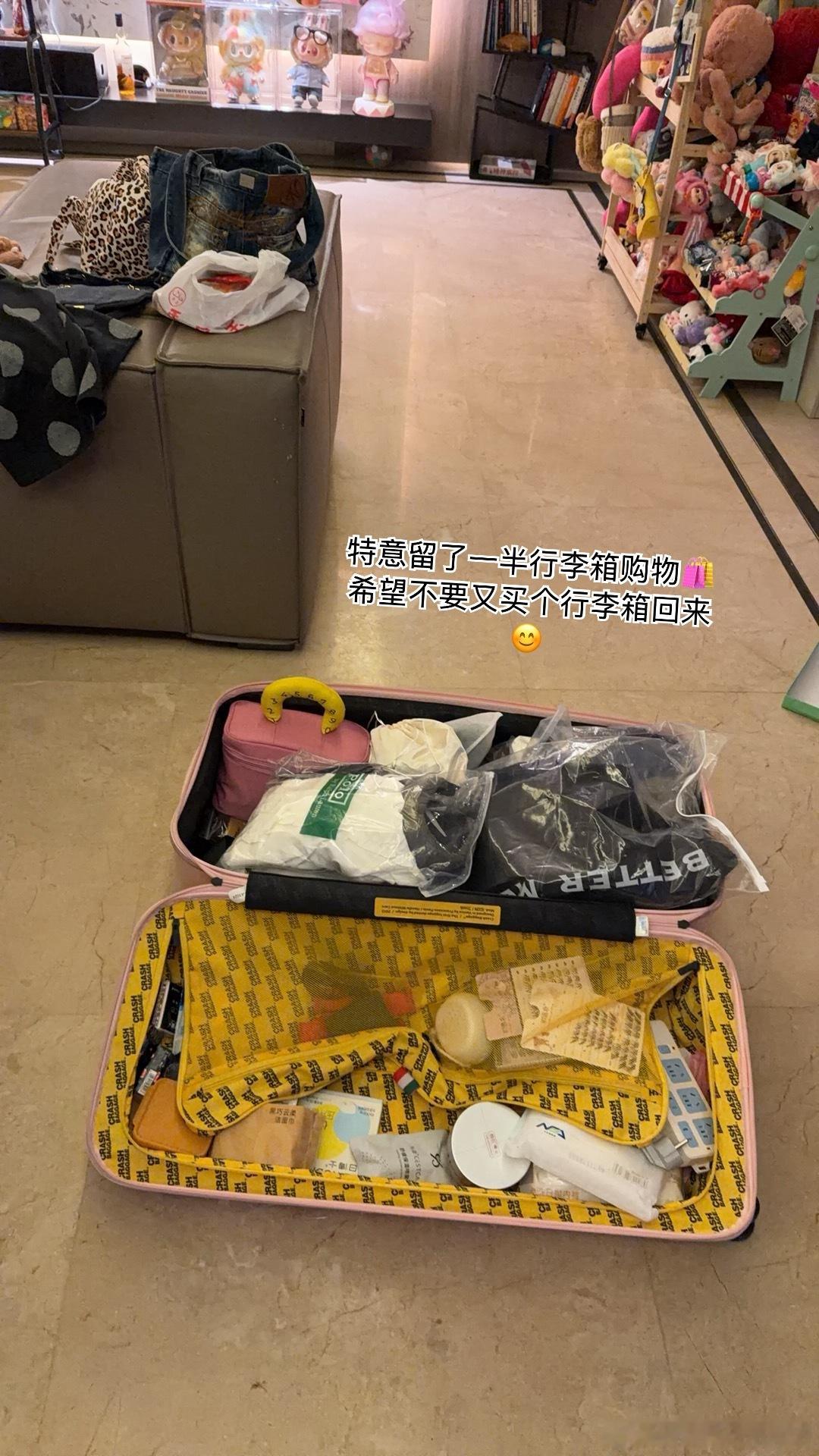 内服小女孩收拾了一天的行李终于在出发三个小时前收完了护个肤眯会儿 估计出发的时候
