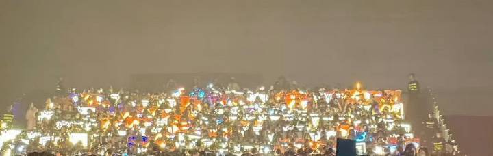 张奕然橙海 .李煜东灯牌橙海和暖白海颜色也太接近了，本来就不是主色调，不说哪个多