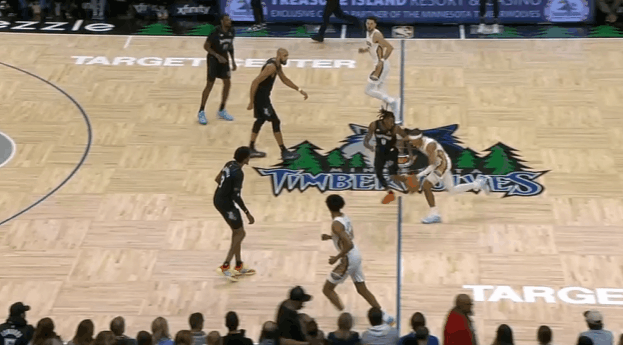 海兰德观察：对阵鹈鹕出战30分钟，11中6内外结合20分3板2助P1华子低位单吃