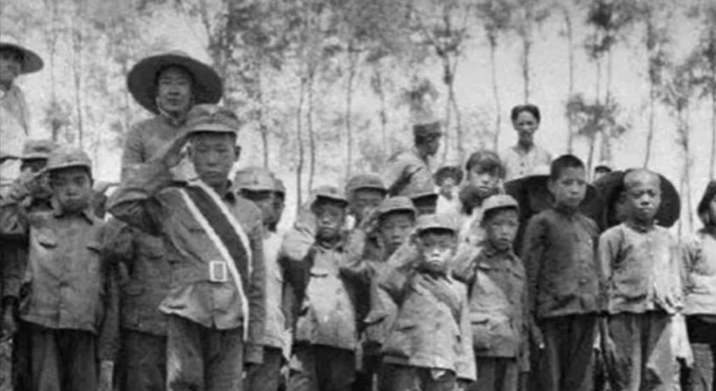 1941年，汉奸头子向渊子崖村索要米粮鱼肉，村长表示，村里什么都有，让汉奸来拿，