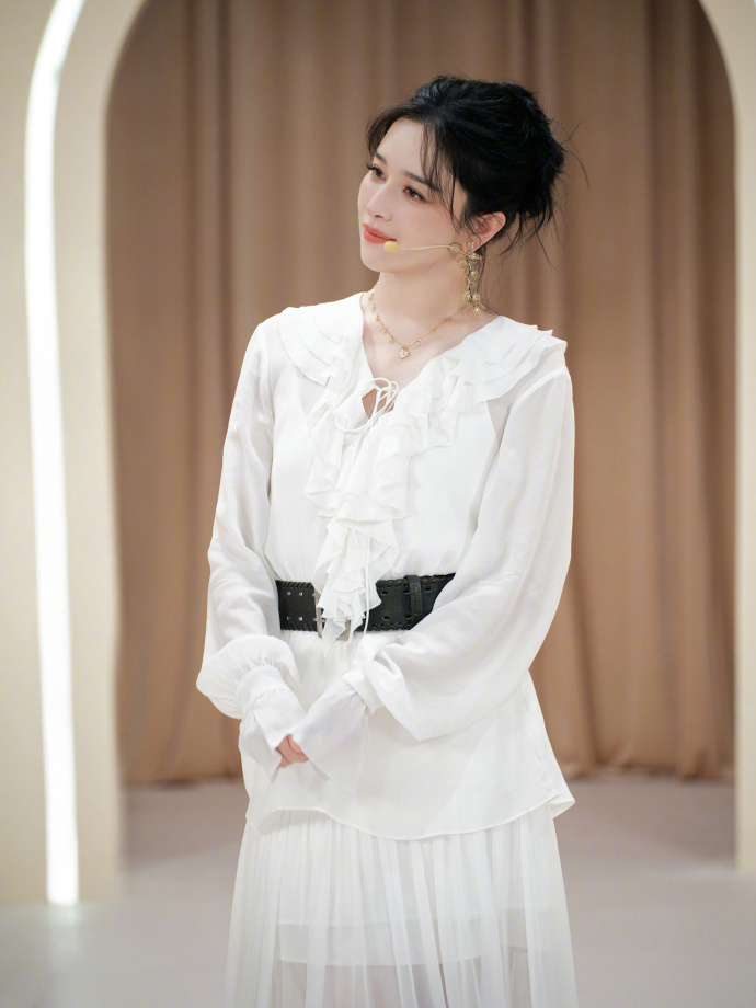 阚清子体重下100了阚清子瘦到100以下了好多人只看到女明星瘦下来的光鲜，却忽略