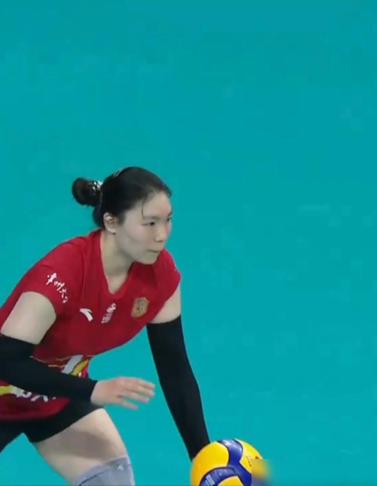 上海女排主场3-0复仇，发球13-1碾压江苏。
总决赛第二场，上海队彻底醒了。