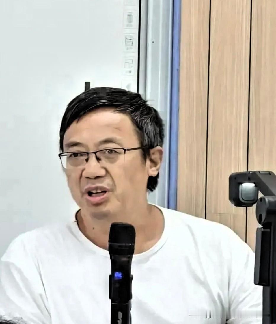 看到韩红带着百人车队进疆做公益被质疑，我陷入了沉思。

汤教授那句“省下钱买药”
